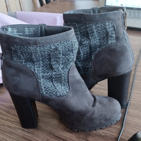 Juicy couture gray ankle boots in a size 7 medium with approximately a 3" heel - Picture 1 of 6